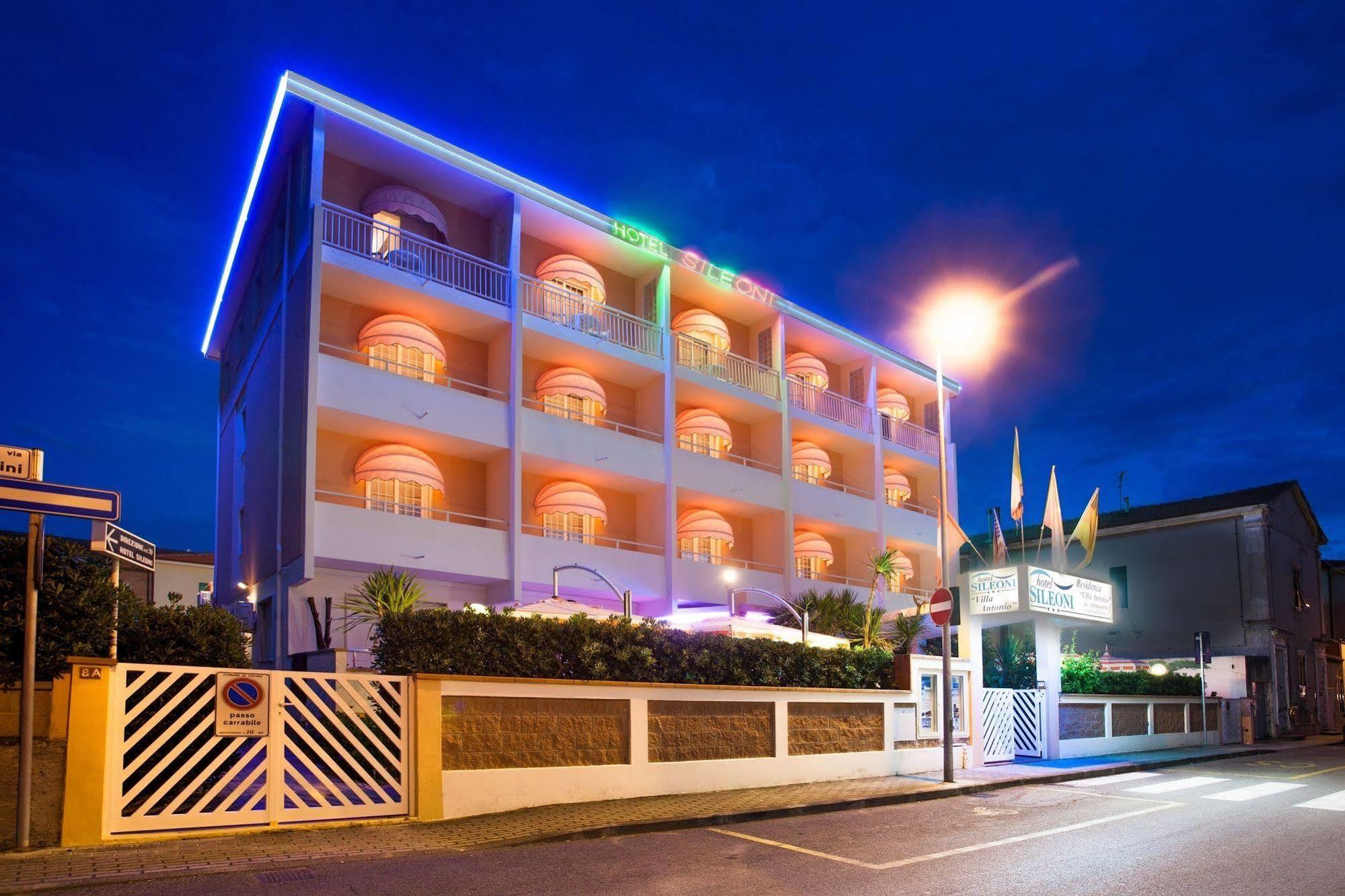 Hotel Sileoni Marina di Cecina Exterior photo